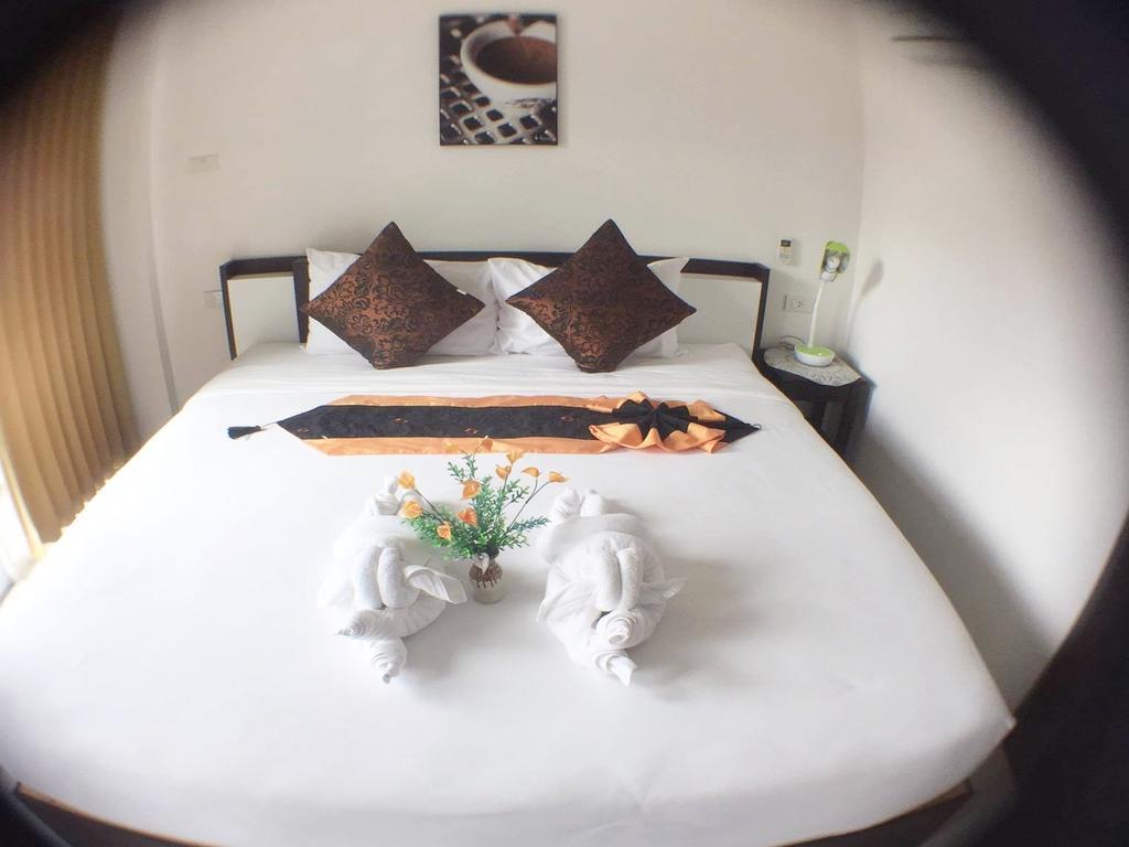 Swiss House Hotel Patong Exterior foto