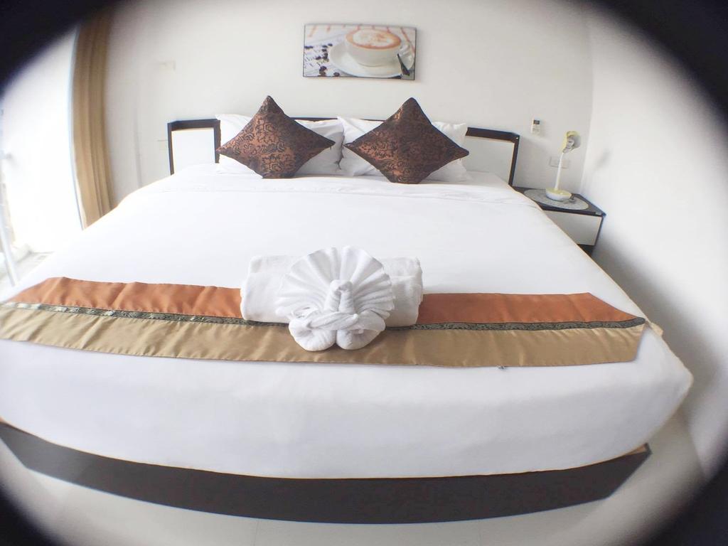 Swiss House Hotel Patong Exterior foto