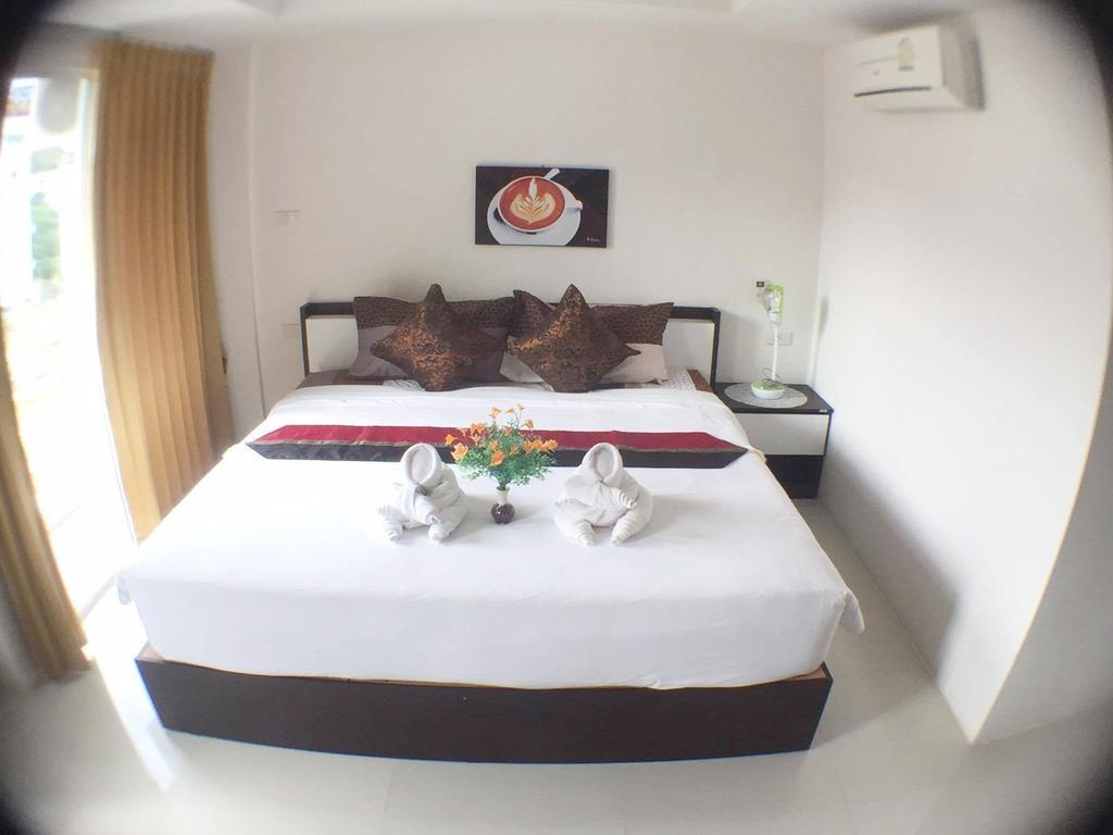 Swiss House Hotel Patong Exterior foto