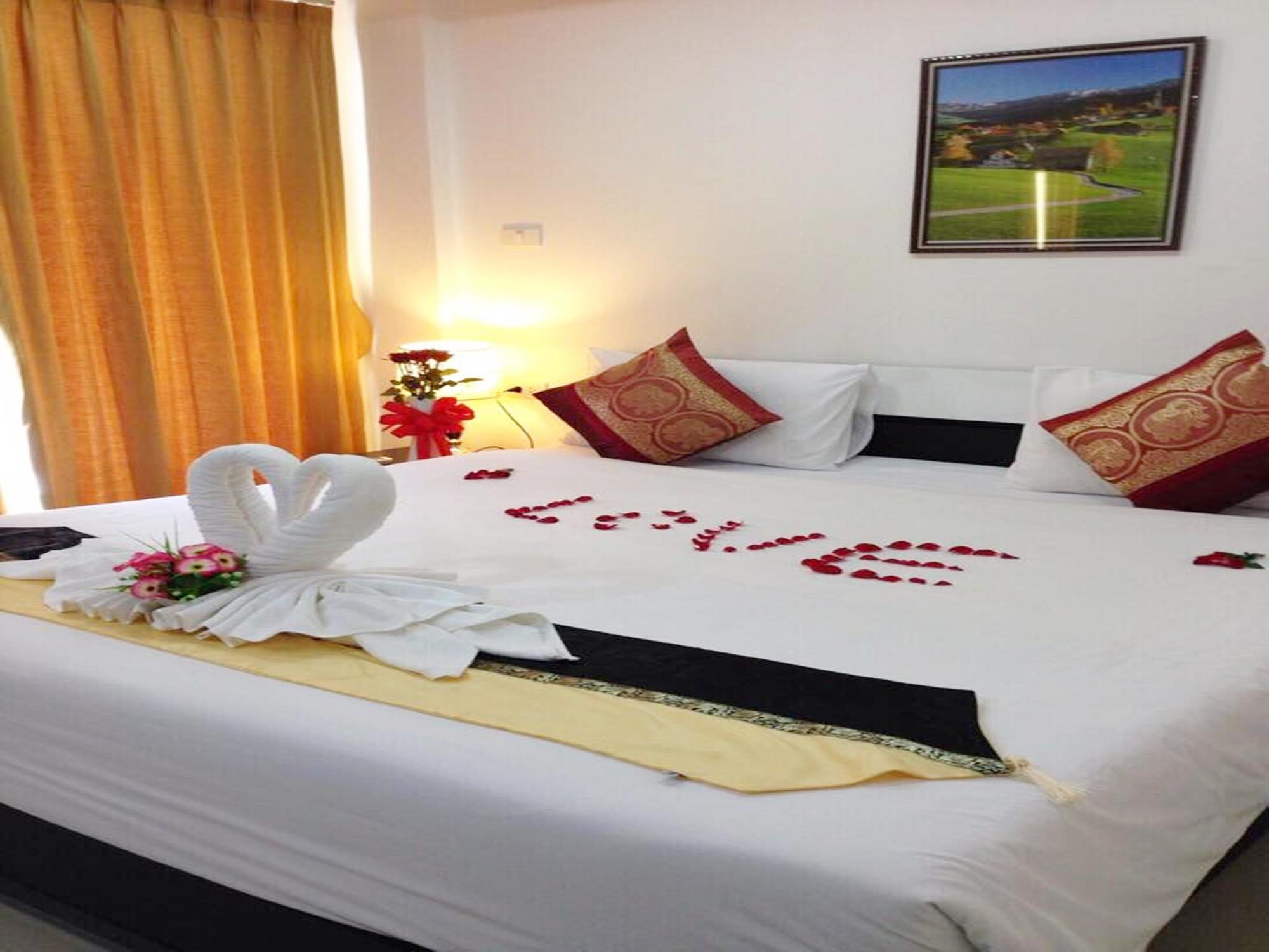 Swiss House Hotel Patong Exterior foto