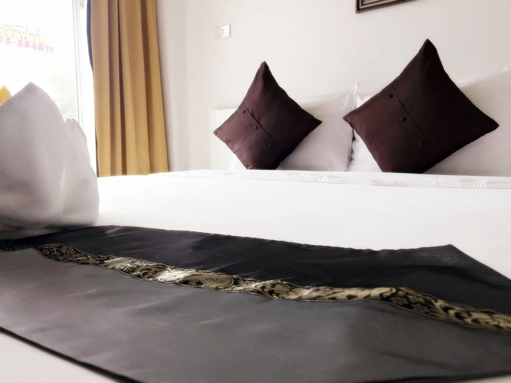 Swiss House Hotel Patong Exterior foto