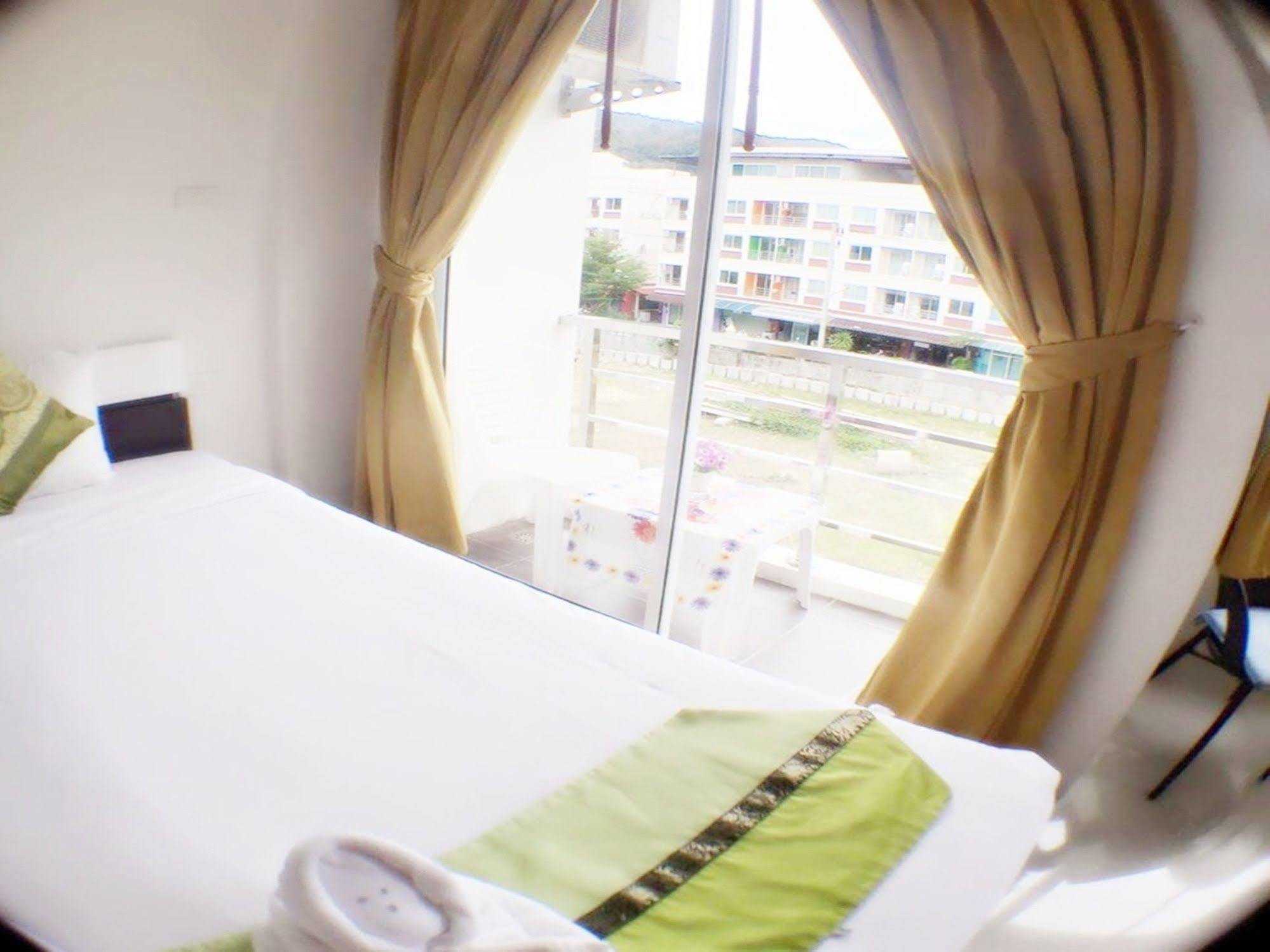Swiss House Hotel Patong Exterior foto