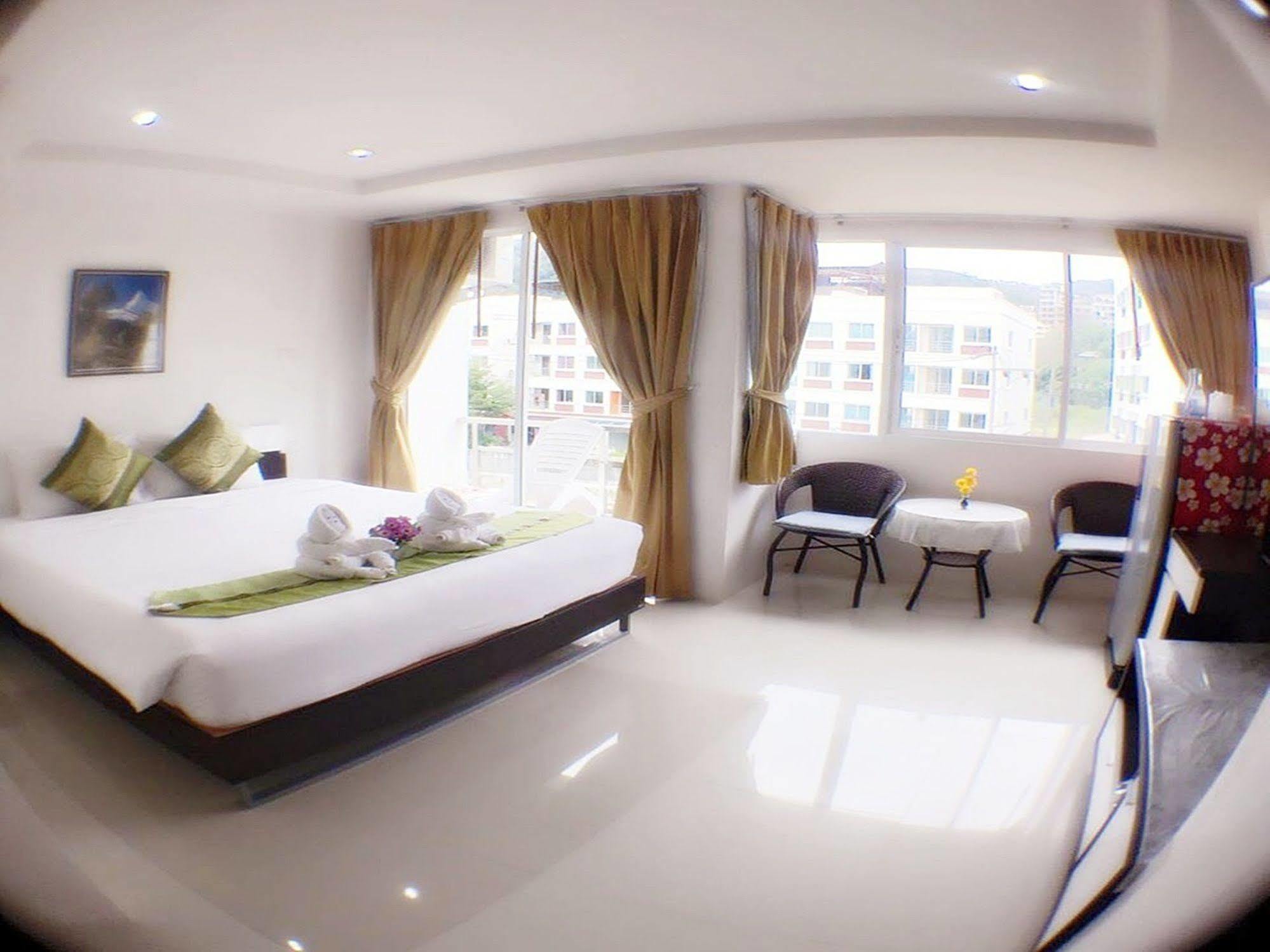 Swiss House Hotel Patong Exterior foto