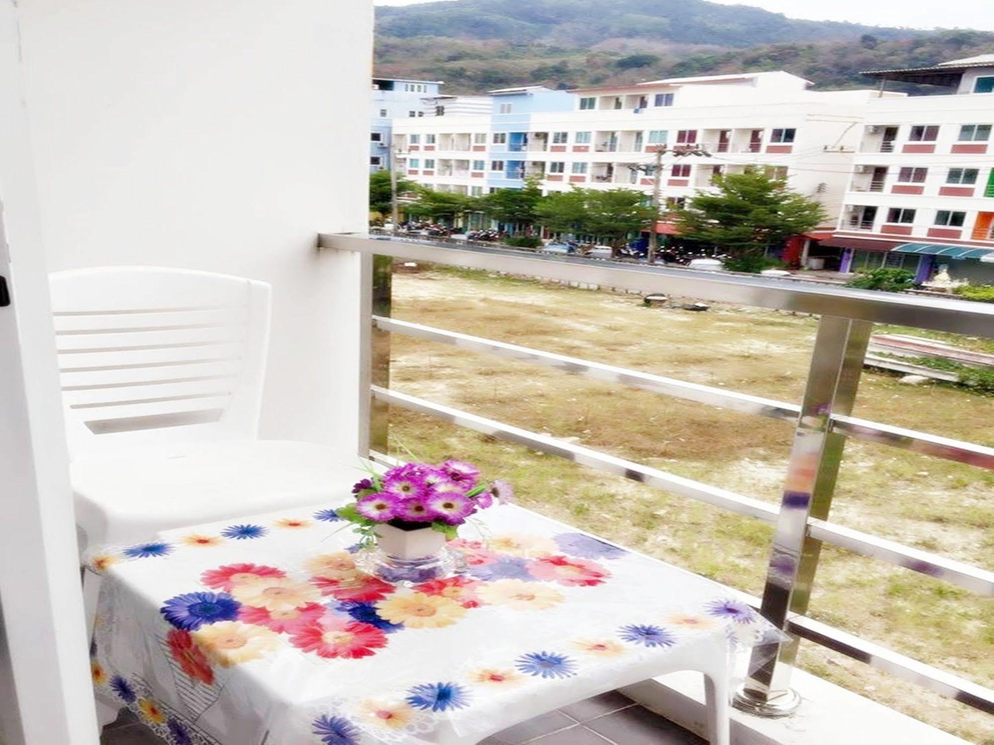 Swiss House Hotel Patong Exterior foto